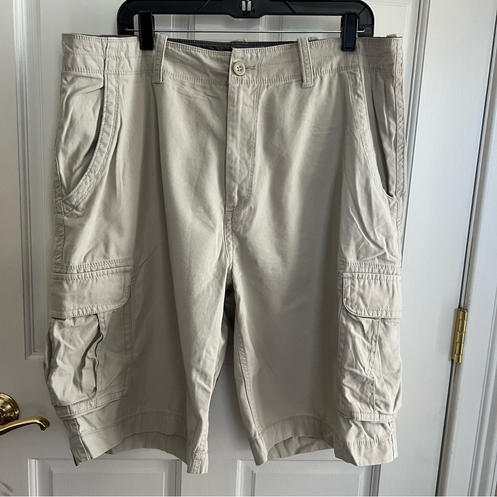 NWT Mens ARIZONA JEAN COMPANY Cargo Shorts Putty Size 38